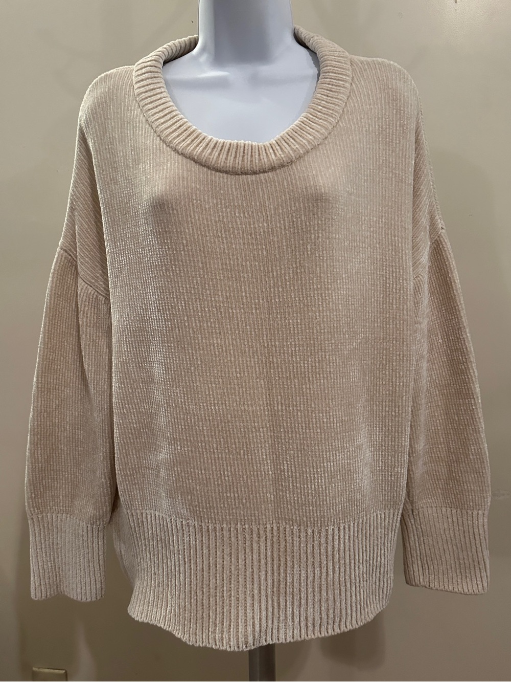 Chelsea & Theodore Cream Ribbed Crewneck Sweater